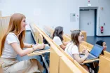 Studierende im Hörsaal